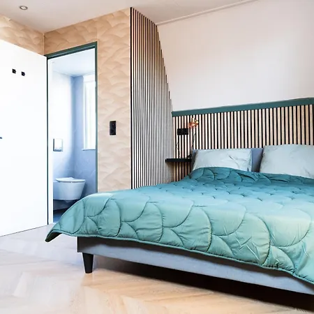 1 Aan * 에크몬드안지