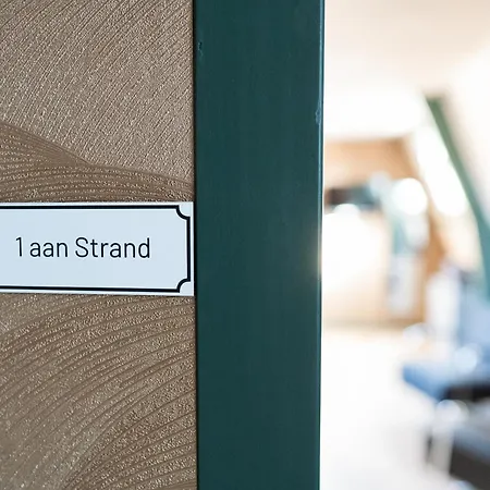 1 Aan Egmond aan Zee